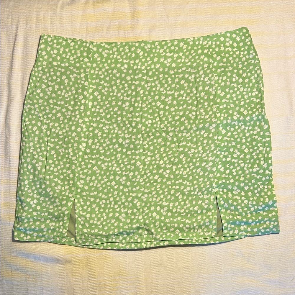 Daisy Street Green Daisy Print Mini Skirt size waist 34”